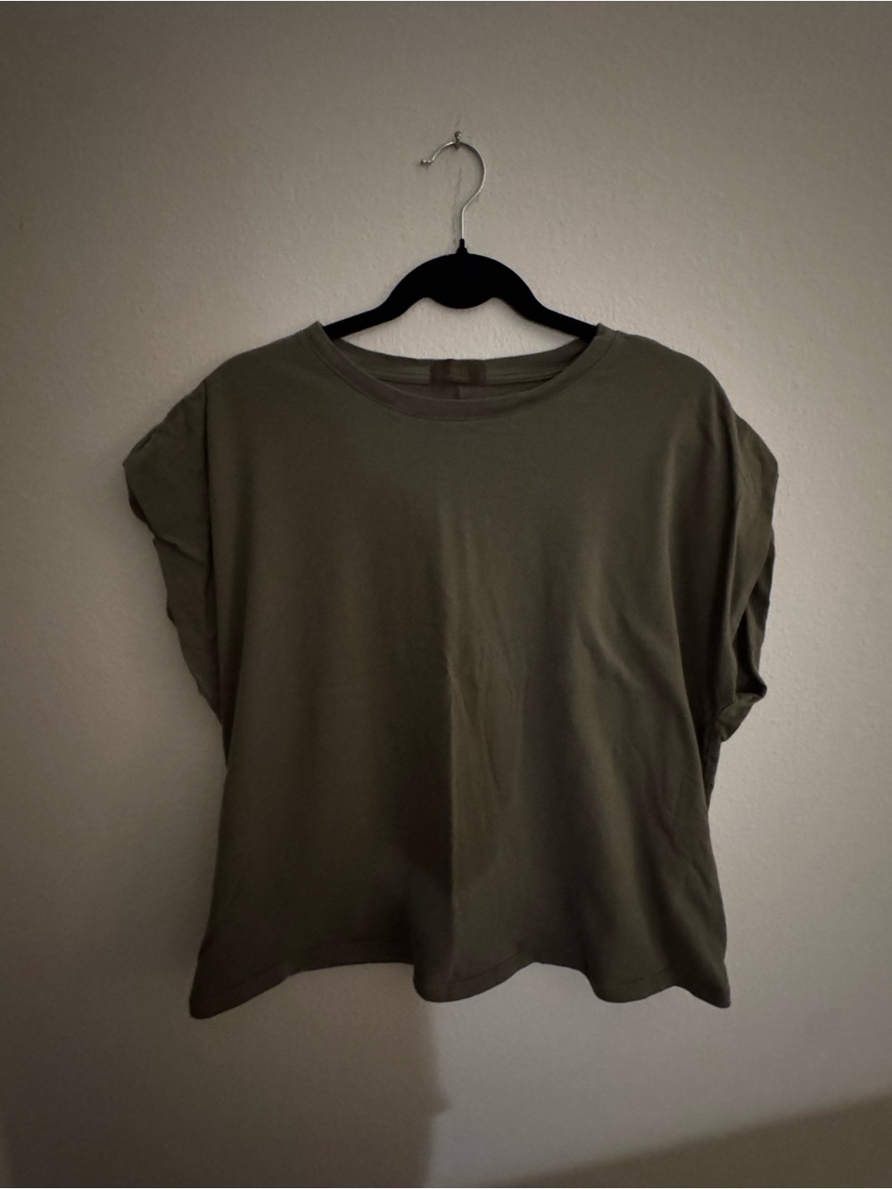 NUUDS Relaxed Boxy Women's LARGE Tee in Olive Green